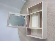 Solidne drewniane pudełko na biżuterię